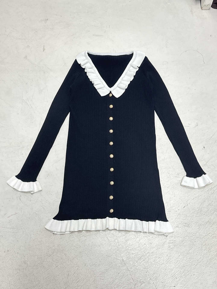 Damen nan figurbetontes Rippen-Strickkleid mit dekorativer Knopfleiste, kontrastierendem Volantkragen und gerafften Manschetten Drune