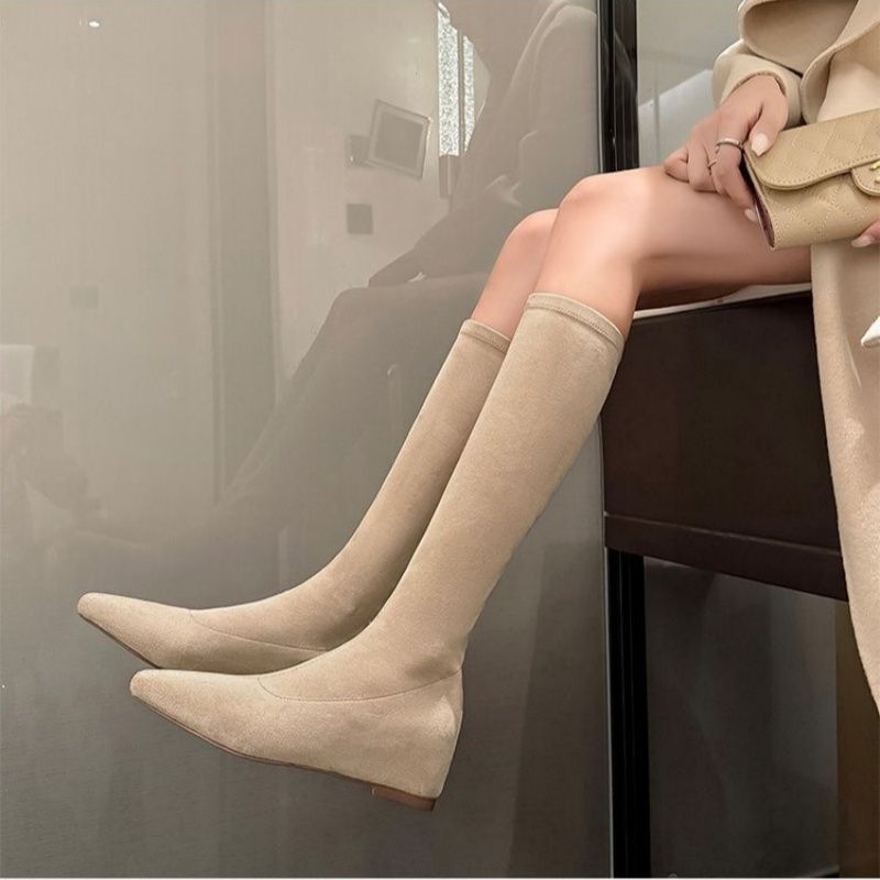 Damen knielange Stretch‑Stiefel mit spitzer Zehenform und niedrigem Keilabsatz Drune