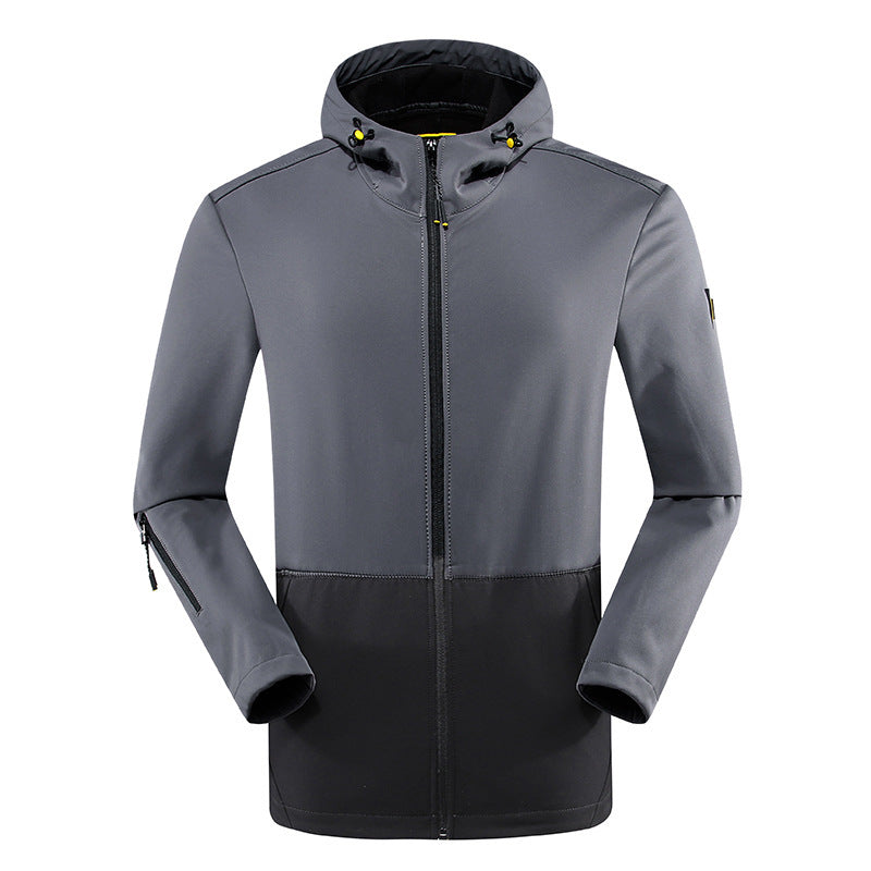 Herren leichte Softshell‑Outdoorjacke mit Kapuze, windabweisender Front und funktionalen Taschen Drune