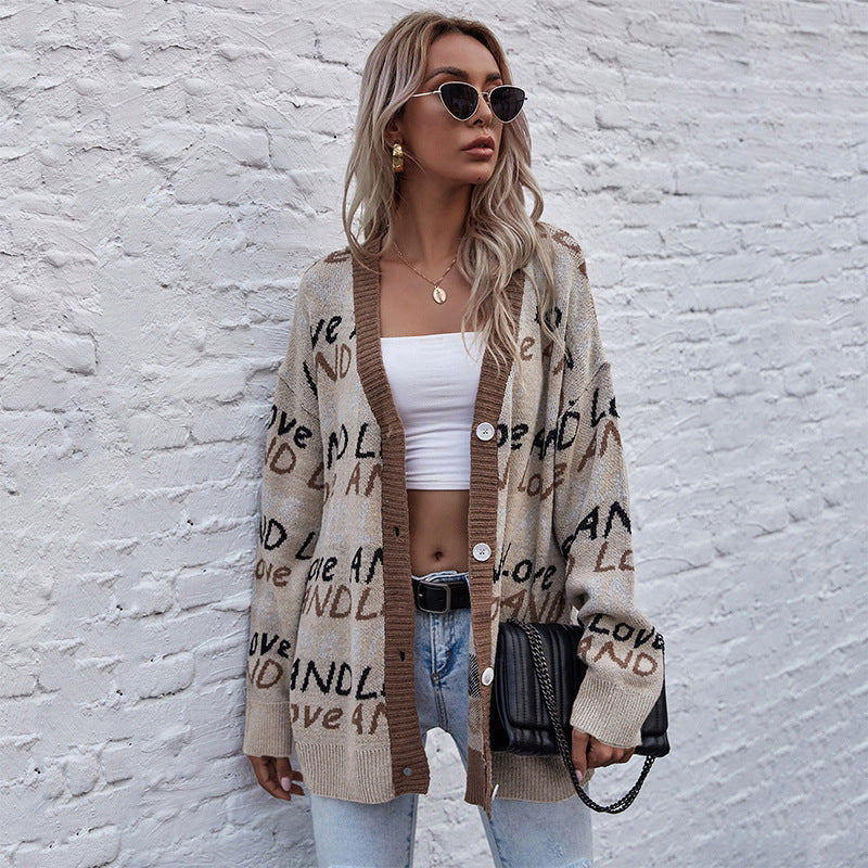 Damen Oversize-Strickcardigan mit Buchstabenjacquard, tiefem V‑Ausschnitt und Knopfleiste Drune