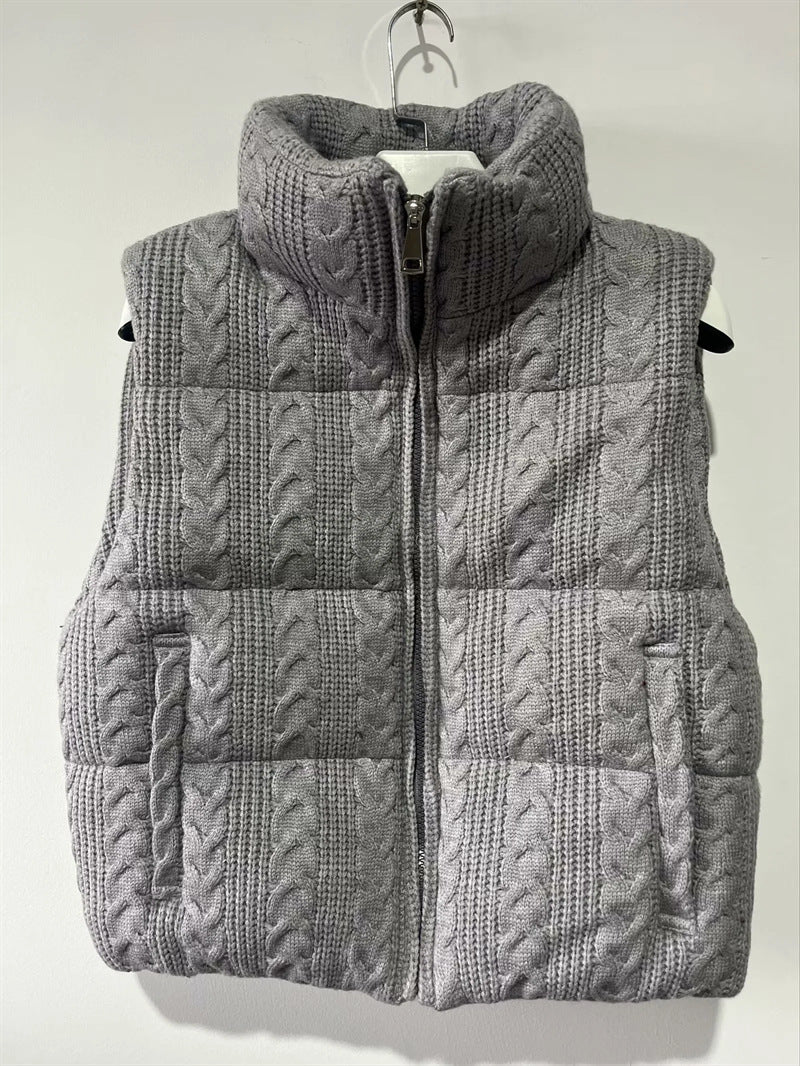 Damen nan gesteppte Strickweste mit Zopfmuster, Stehkragen und Reißverschluss Drune