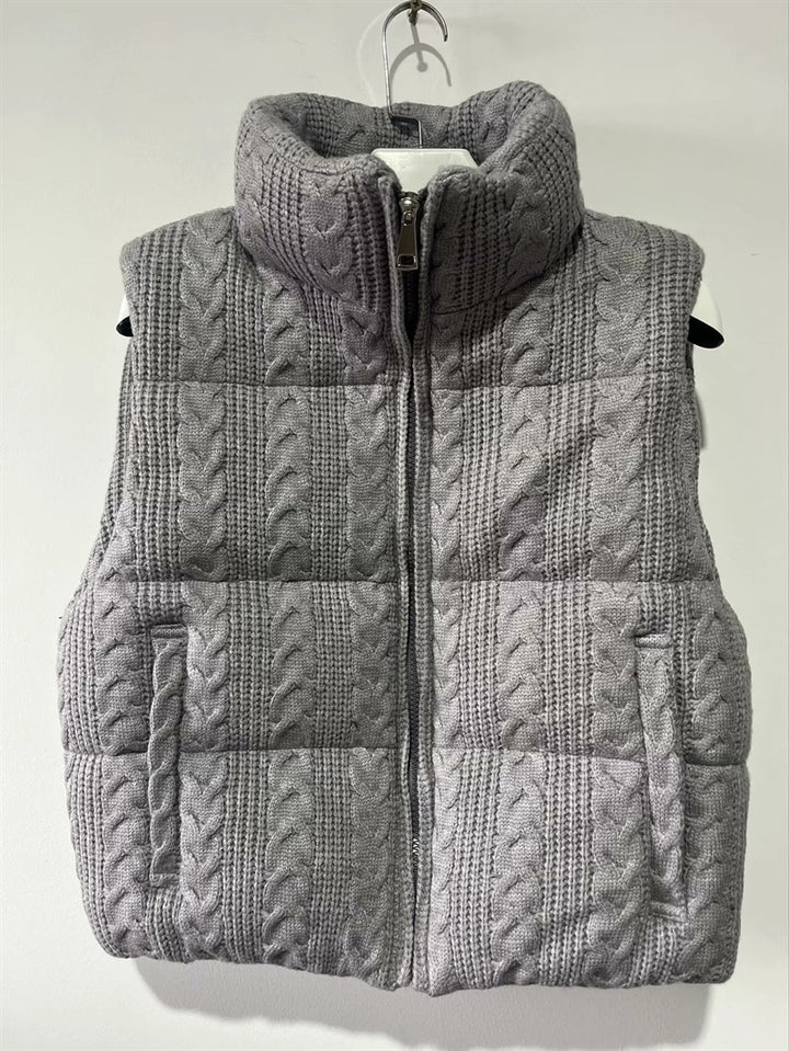 Damen nan gesteppte Strickweste mit Zopfmuster, Stehkragen und Reißverschluss Drune