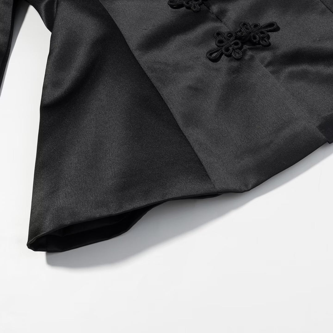 Damen Taillierter Satin-Blazer mit Mandarinkragen und dekorativen Froschverschlüssen Drune