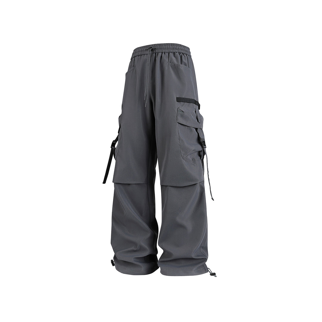 Herren Weite Cargo-Hose mit Multifachtaschen, verstellbarem Tunnelzugbund und modularen Gurt‑Details Drune
