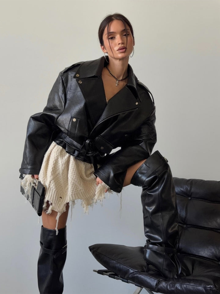 Damen Oversize-Bikerjacke aus veganem Lederimitat mit Taillengürtel & Schulterklappen Drune