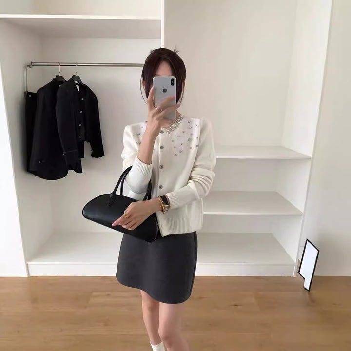 Damen Strickjacke mit eleganten Perlenapplikationen und klassischem Rundhalsausschnitt Drune