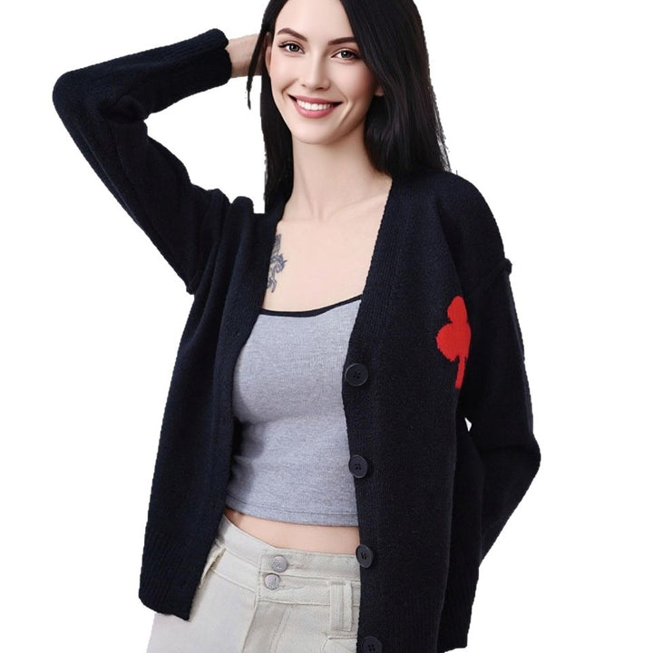 Damen Strickjacke mit Herzstickerei und weichem Material Drune