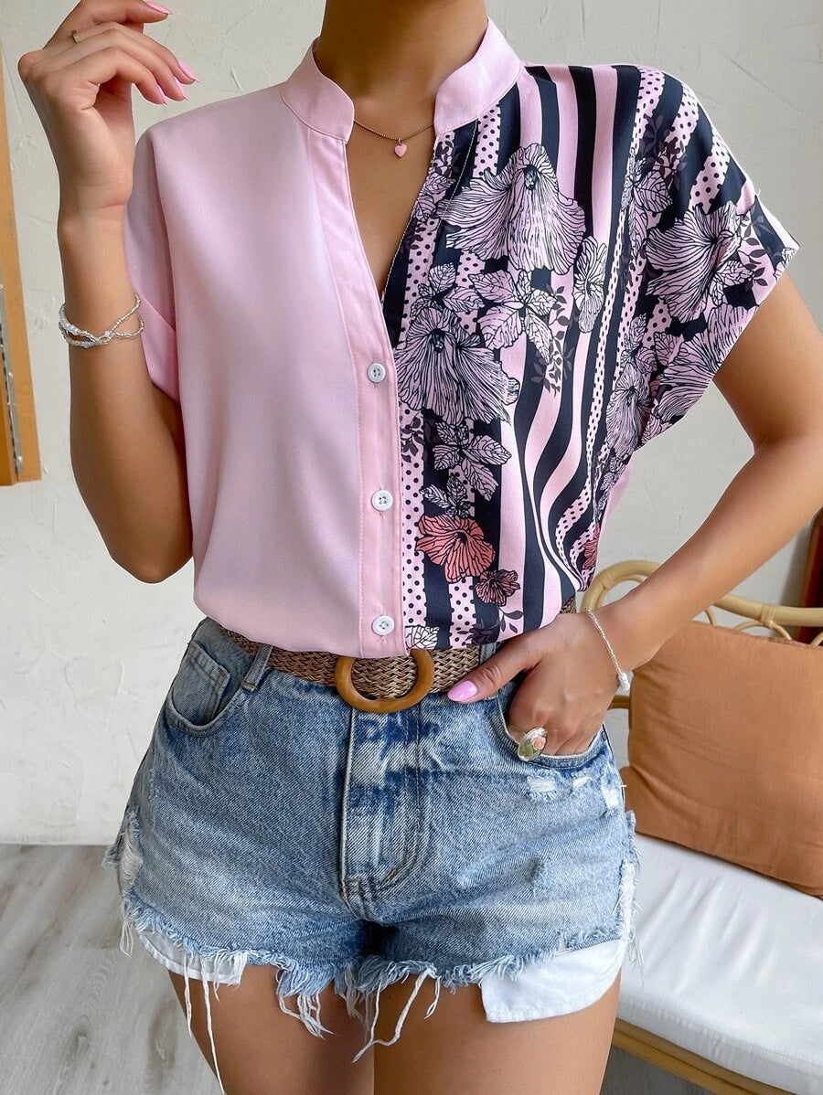 Damen Kurzarmbluse mit Stehkragen und asymmetrischem Streifen‑Blumenprint Drune