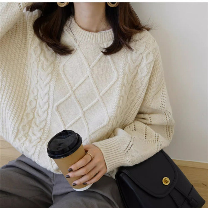 Damen Oversize Zopfmuster-Strickpullover mit Ajour‑Details und geripptem Saum Drune