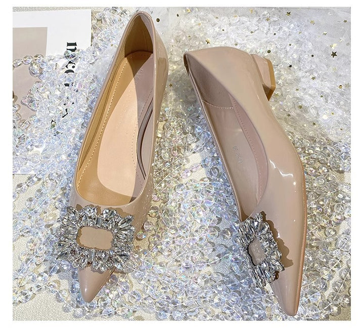 Damen Spitz zulaufende Lack‑Flats mit geschliffener Kristallschließe Drune