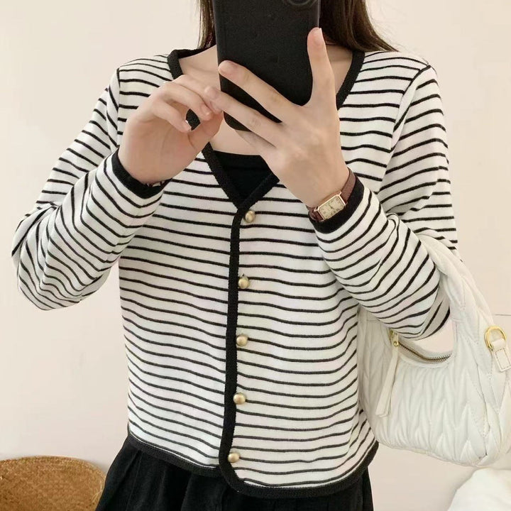 Damen gestreifter Cardigan mit eleganten Knöpfen und modernem V-Ausschnitt