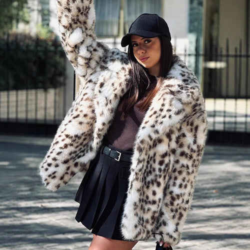 Damen Kurzmantel aus veganem High-Pile Kunstpelz mit Leopard-Print Drune