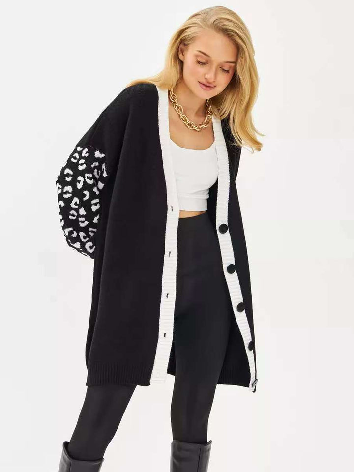 Damen Grobstrickjacke mit Kontrastärmeln und Knopfdetail Drune