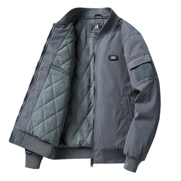 Herren klassische Bomberjacke im Pilotenstil mit Ärmel‑Utilitytasche und geripptem Saum Drune