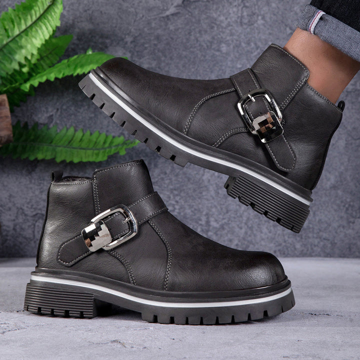 Herren knöchelhohe Lederoptik-Stiefelette mit dekorativer Metallschnalle und profilierter Gummisohle Drune