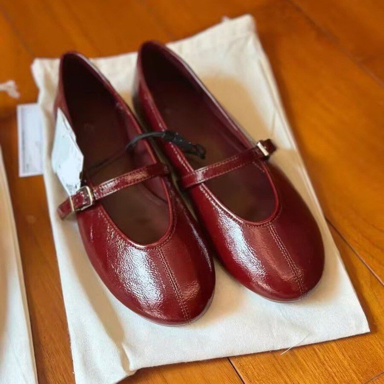 Damen Ballerinas mit verstellbarem Riemen und glänzendem Obermaterial Drune