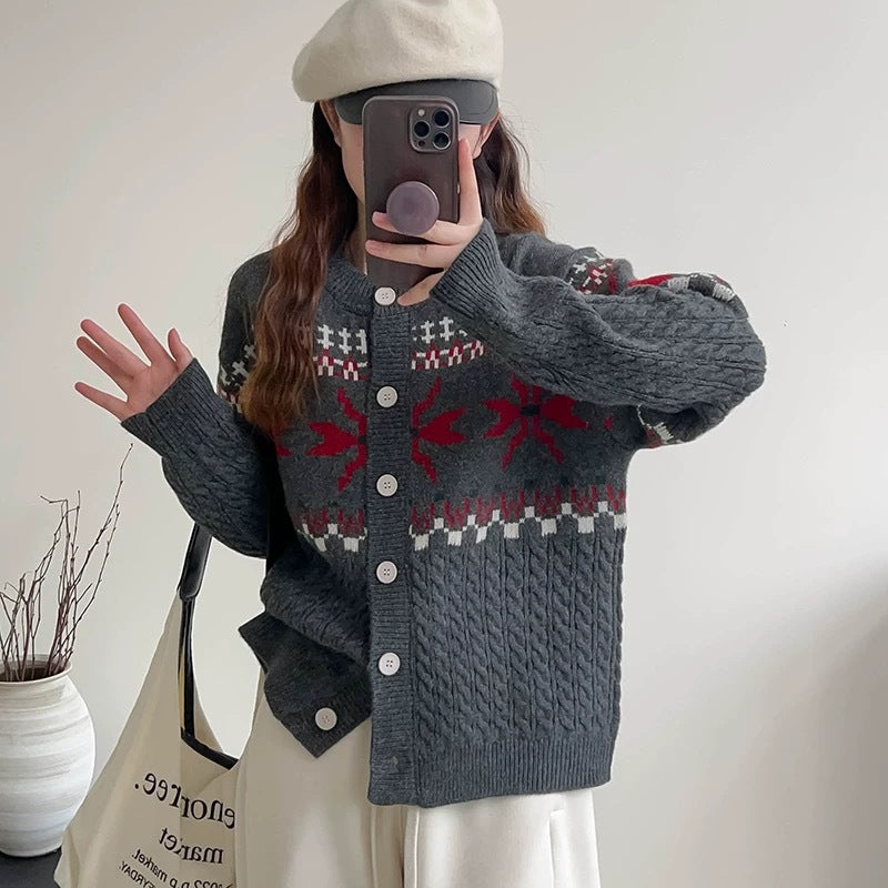 Damen Strickjacke mit folkloristischem Muster und hochwertiger Zopfstruktur Drune