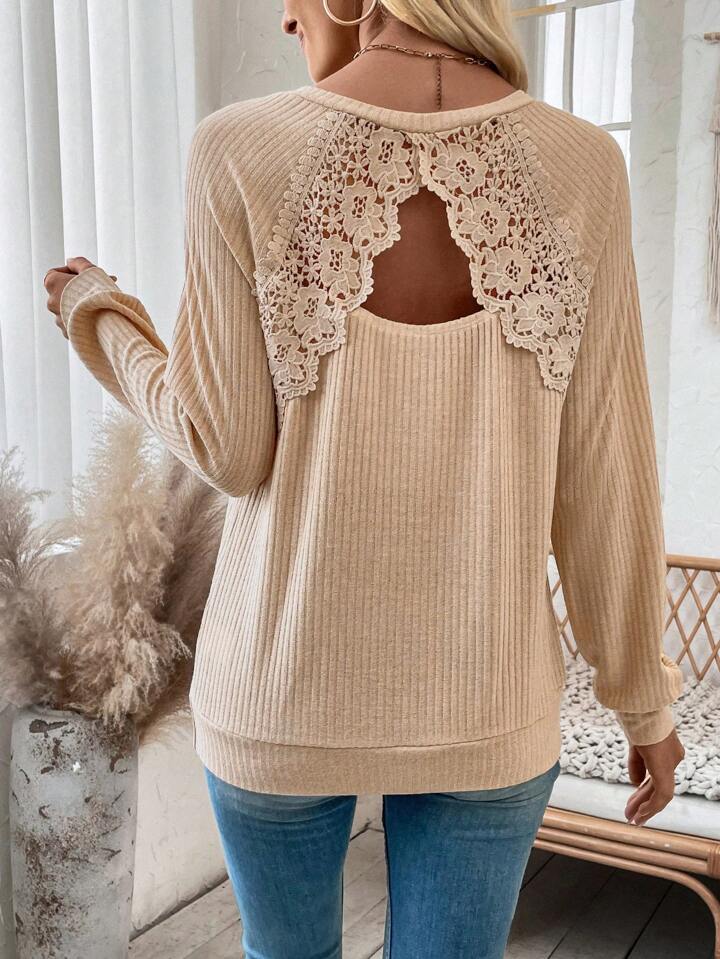 Damen nan Rippenstrick-Langarmshirt mit floraler Spitzenapplikation und markantem Rückenausschnitt Drune