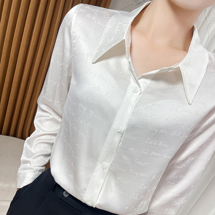 Damen Satinbluse mit zarter Jacquard‑Schrift, spitzem Hemdkragen und durchgehendem Knopfverschluss Drune