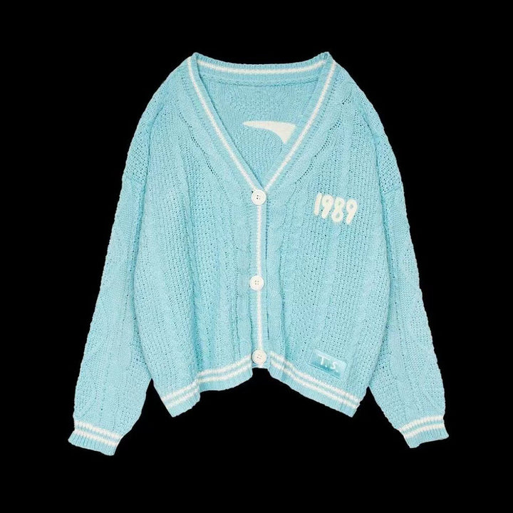 Damen nan kurze gestrickte V Ausschnitt Strickjacke mit Zopfmuster und Perlmuttknöpfen Drune