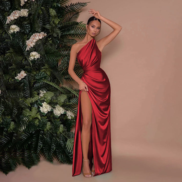 Damen Elegantes One-Shoulder Maxikleid mit drapiertem Design und hohem Schlitz Drune