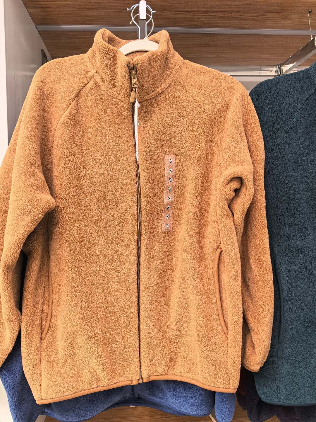 Damen Fleecejacke mit hohem Kragen und seitlichen Taschen Drune