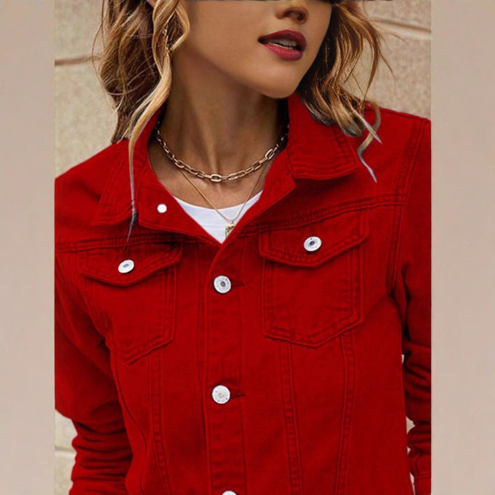 Damen taillierte kurze Jeansjacke im Trucker‑Stil mit Pattentaschen Drune