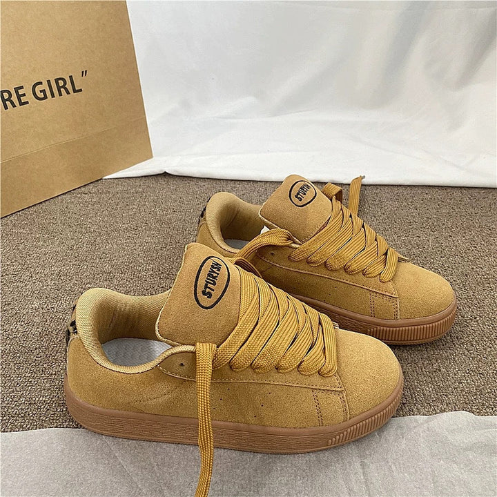 Damen Sneakers aus weichem Wildleder mit rutschfester Gummisohle Drune