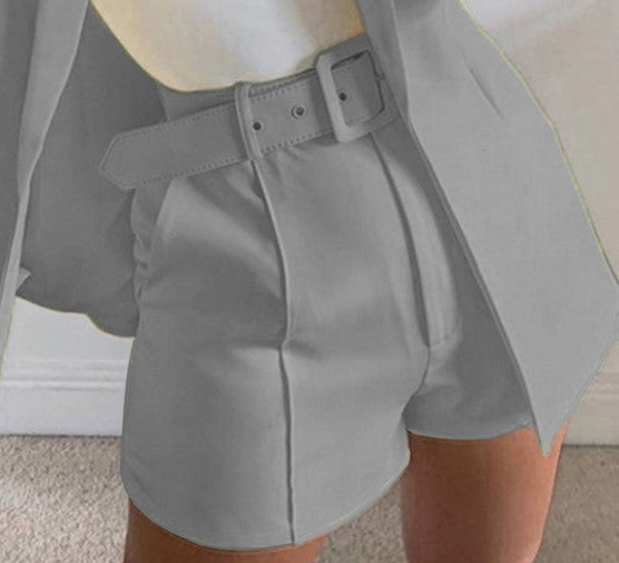 Damen Zweiteiliges maßgeschneidertes Blazer‑Set mit hochtaillierten Shorts und Gürtel Drune