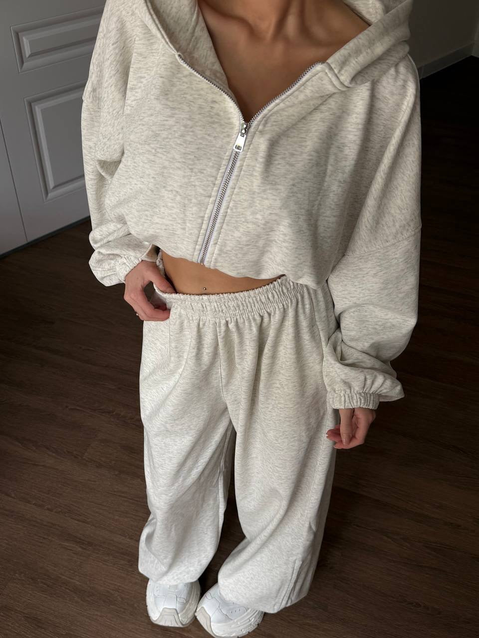 Damen cropped Kapuzen-Zipjacke mit Ballonärmeln und hochgeschnittener weiter Sweatpants-Set Drune