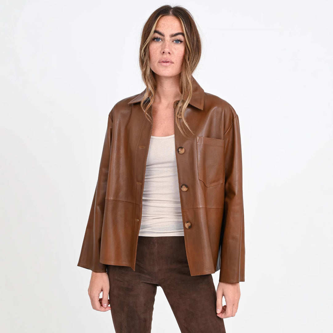 Damen Overshirt-Jacke in Lederoptik mit aufgesetzter Brusttasche und verdeckter Knopfleiste Drune
