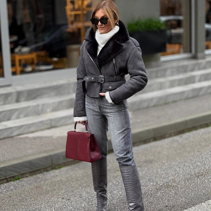 Damen Kurzjacke im Biker‑Style aus Velourslederoptik mit Teddyfutter und Taillengürtel Drune
