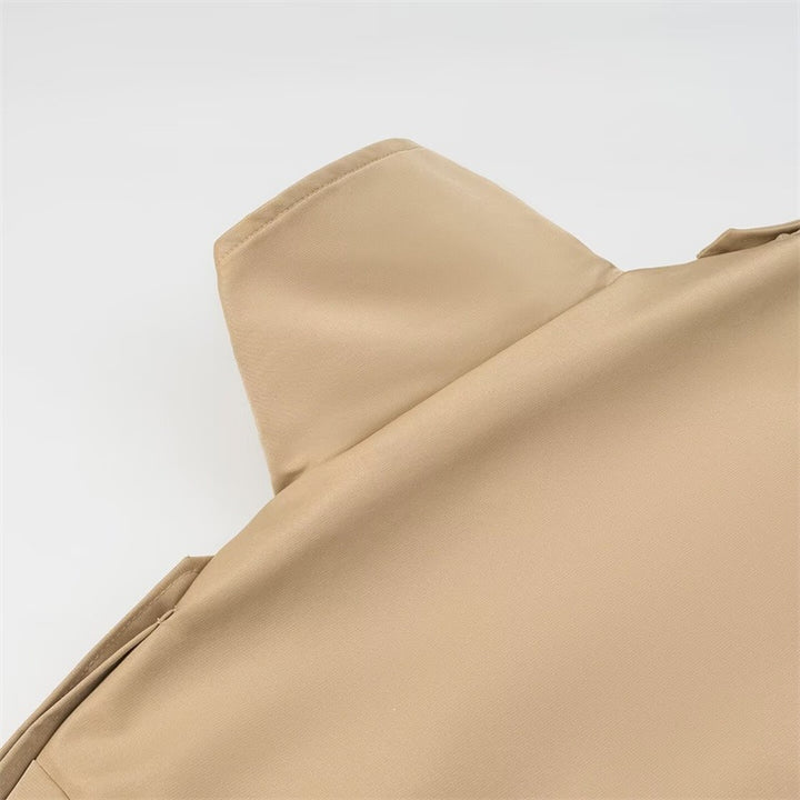 Damen Kurztrenchjacke mit Stehkragen, Taillengürtel und Kontrastmanschetten Drune