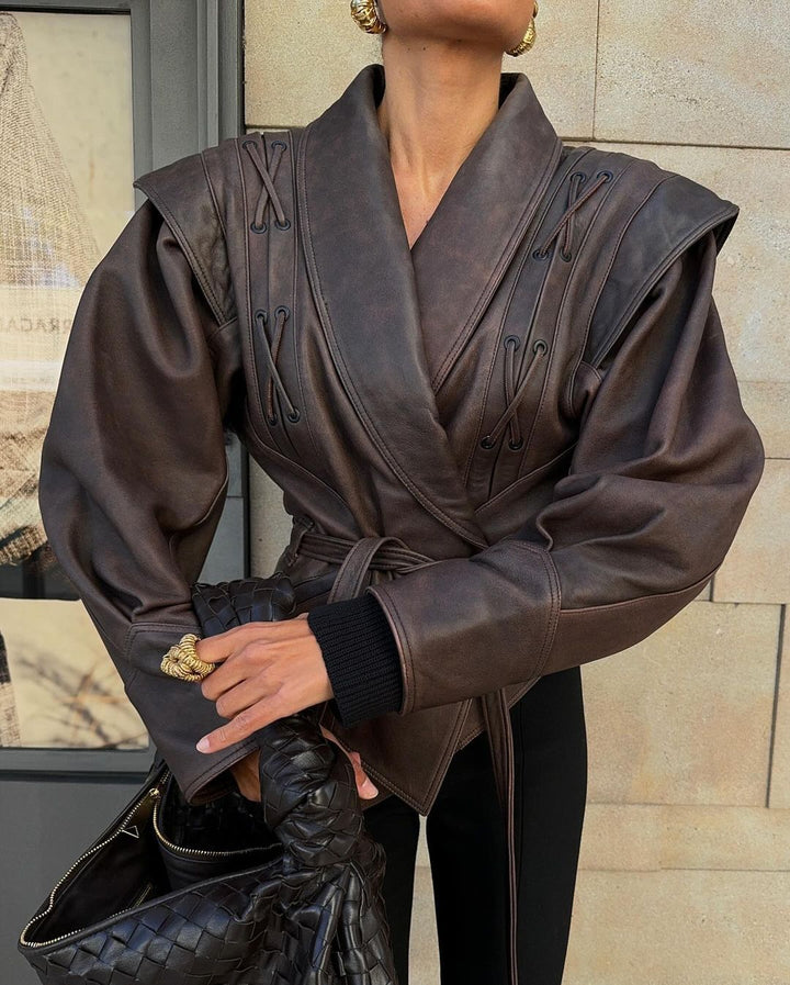 Damen stilvolle Kunstlederjacke mit Drapierung und taillierbarem Gürtel Drune