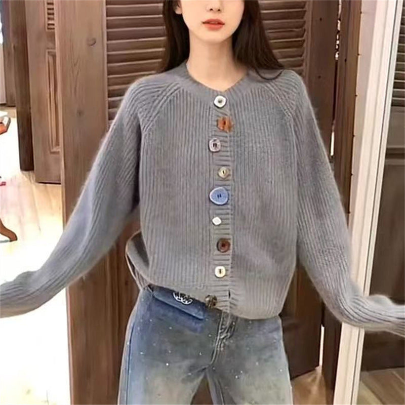 Damen Strickjacke mit bunten Knopfdetails und hohem Kragen Drune