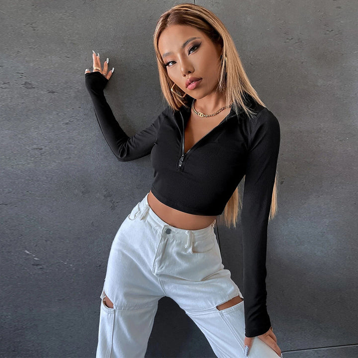 Damen geripptes Zip-Cropped-Longsleeve mit tiefem V‑Ausschnitt und Daumenloch-Detail Drune