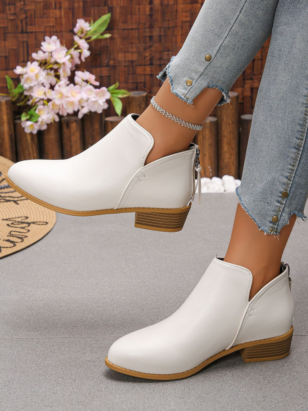Damen Kurzstiefel mit Fersenreißverschluss, seitlichem Cut-Out und niedrigem Blockabsatz Drune