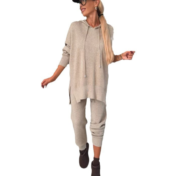 Damen Lounge-Set aus weichem Feinstrick mit übergroßem Kapuzenpullover und schmal zulaufender Bündchenhose Drune