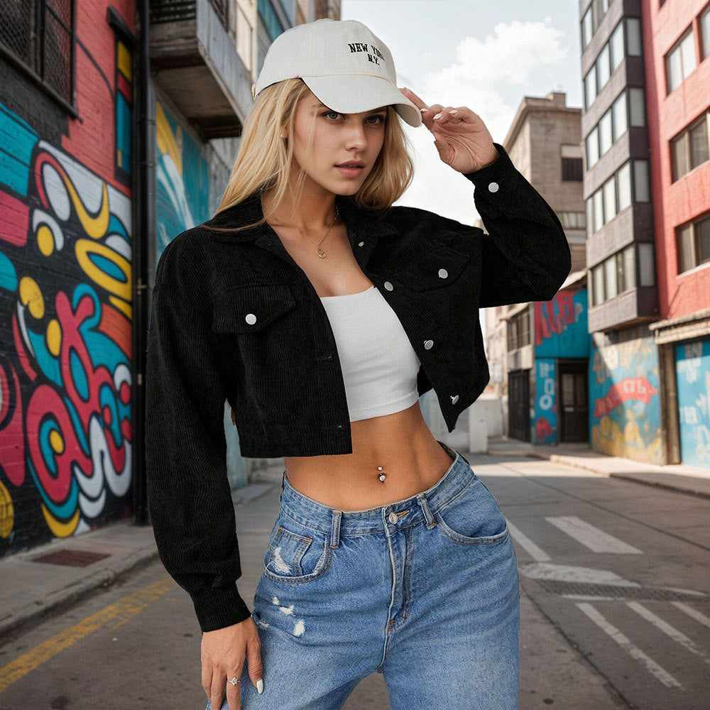 Damen kurze taillierte Cordjacke mit Brusttaschen und Druckknopfleiste Drune