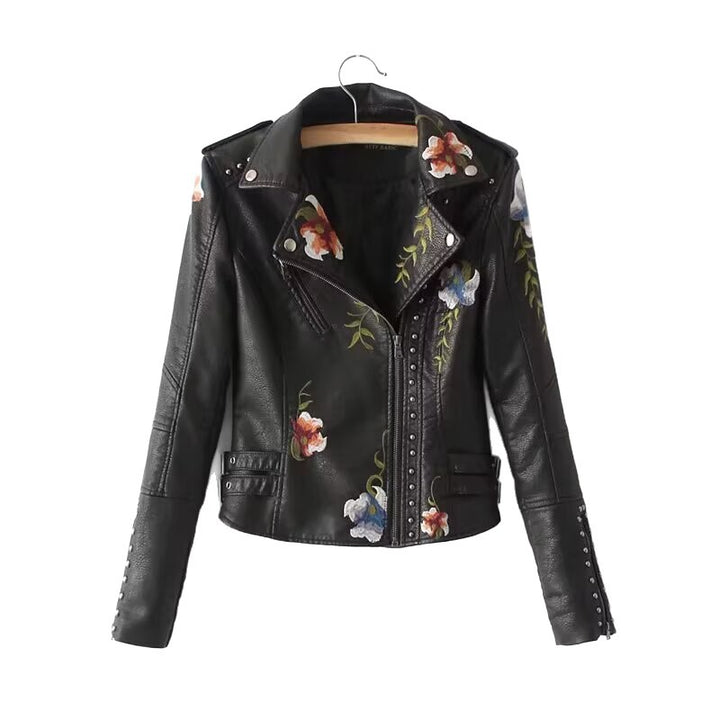 Damen Kurz‑Bikerjacke aus veganer Lederoptik mit bestickten Blumenapplikationen und Nieten Drune