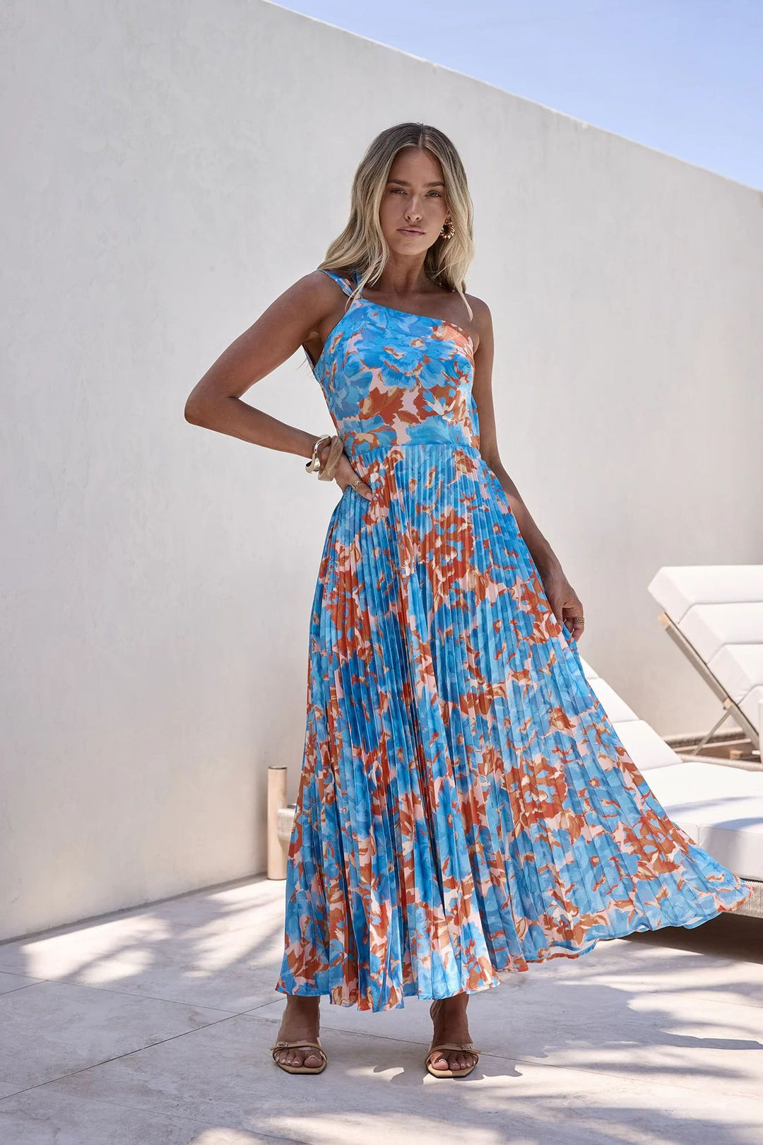Damen Maxikleid mit schwingendem Faltenrock und femininem Floral-Design Drune