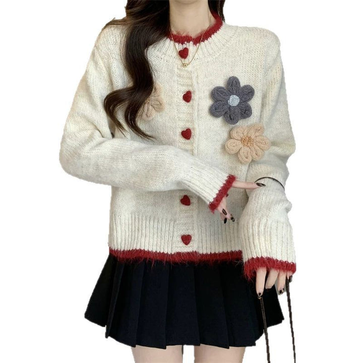 Damen verspielte Strickjacke mit Herzknopfverschluss und floralen Applikationen Drune