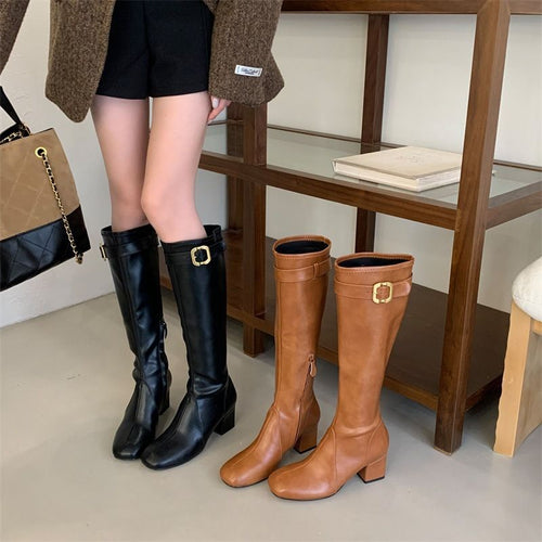Damen kniehohe Vintage-inspirierte Stiefel mit sculpted Blockabsatz, verstellbarem Schnallenriemen und seitlichem Reißverschluss Drune