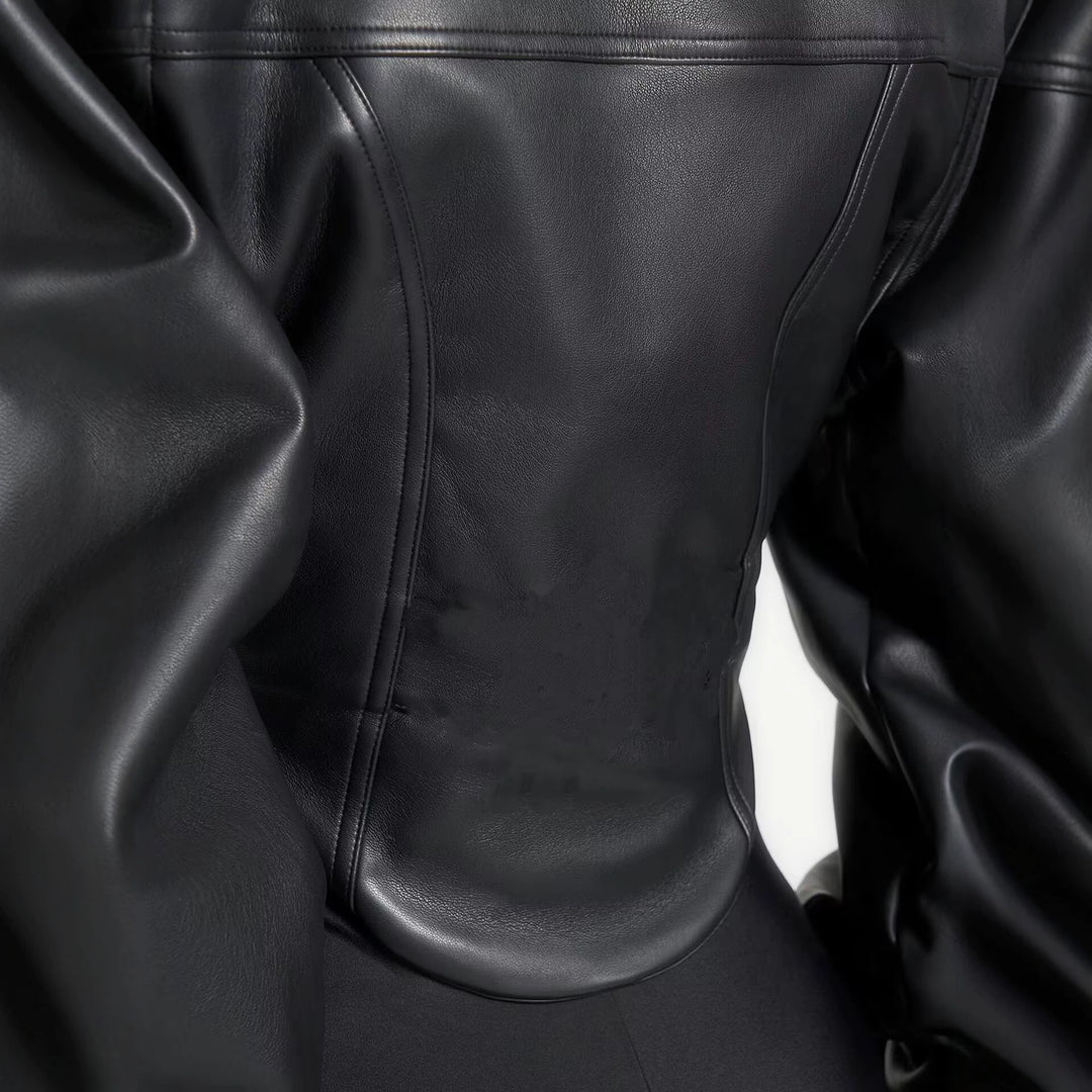 Damen Kurze taillierte Lederoptik‑Jacke mit Stehkragen und femininer Brustabsteppung Drune