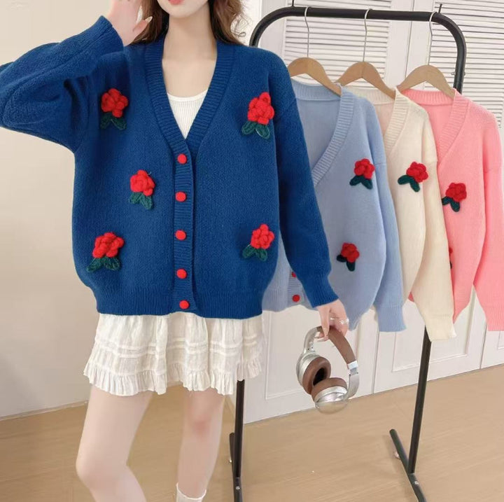 Damen verspielte Strickjacke mit floralen Applikationen und Knopfdetails Drune