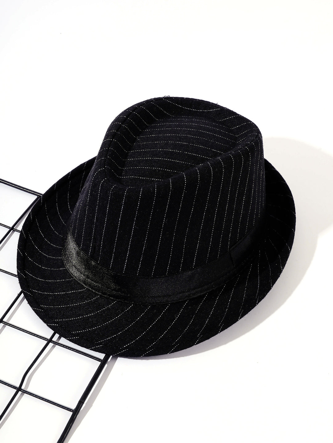 Damen eleganter Fedora-Hut mit gestreiftem Design und modischem Samtband Drune
