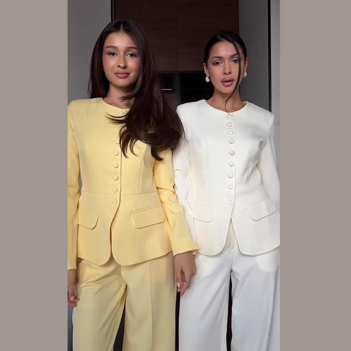 Damen Taillierter Blazer mit Rundhalsausschnitt, dekorativen Stoffknöpfen und Pattentaschen Drune
