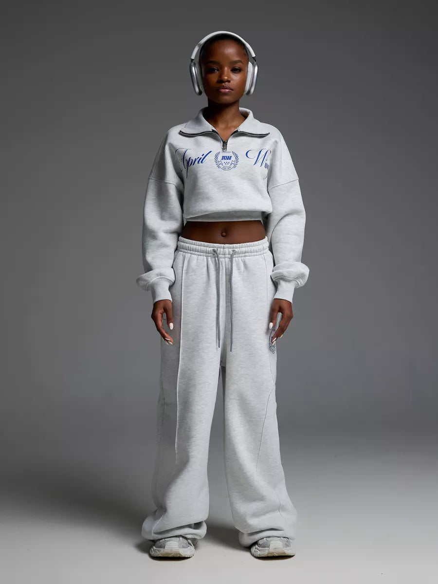 Damen gekürztes Halfzip-Sweatshirt mit Collegestickerei und weit geschnittene High‑Waist Lounge-Jogginghose Drune