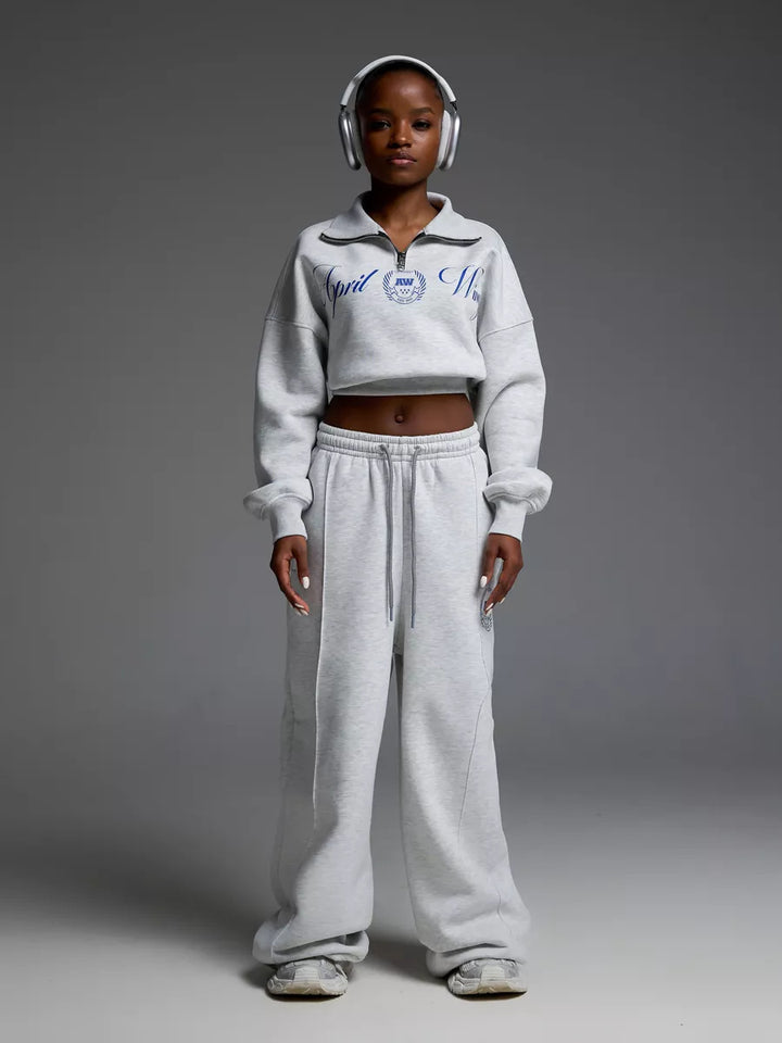 Damen gekürztes Halfzip-Sweatshirt mit Collegestickerei und weit geschnittene High‑Waist Lounge-Jogginghose Drune