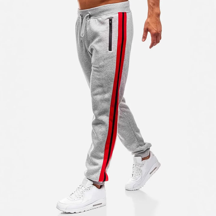 Herren nan schmal zulaufende Fleece-Jogginghose mit zweifarbiger Seitenpaspel und wasserabweisenden Reißverschlusstaschen Drune